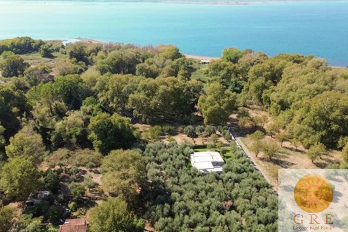 Villa 45 to 2 hours from Athens