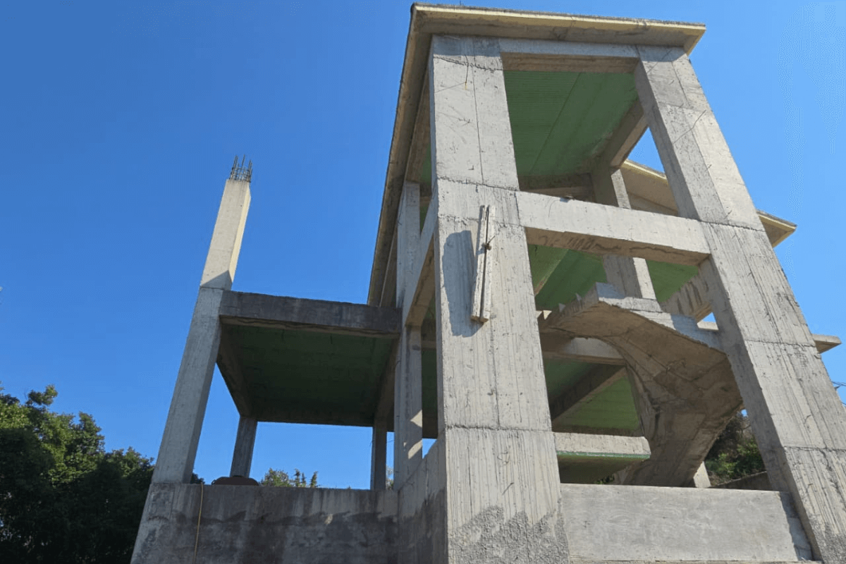 Skeleton + Traditional House Lefkada 02 - Image 2