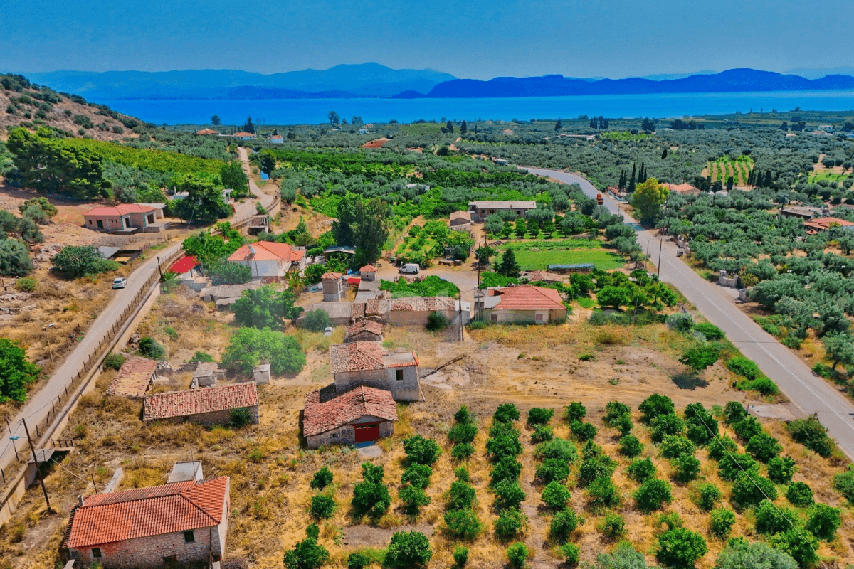 Traditional house 10 to 2 hours from Athens