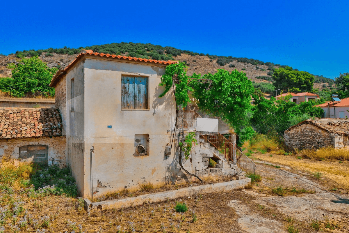 Traditional house 10 to 2 hours from Athens - Image 4