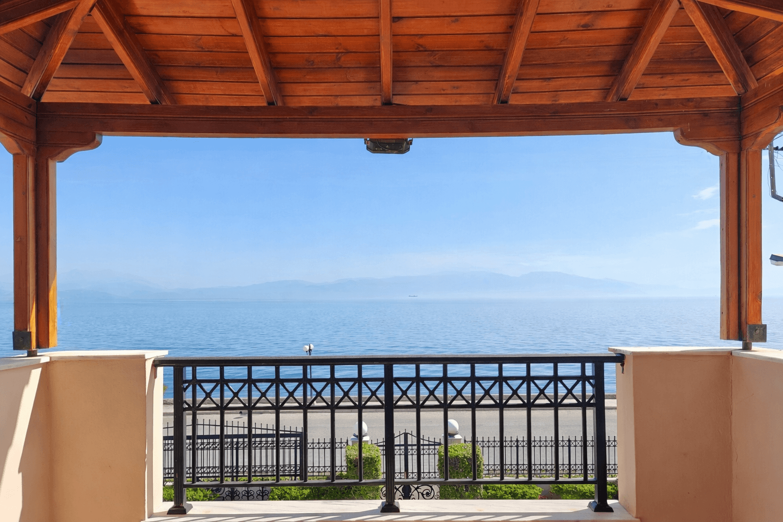 Traditional house 11 Corinth - Image 2